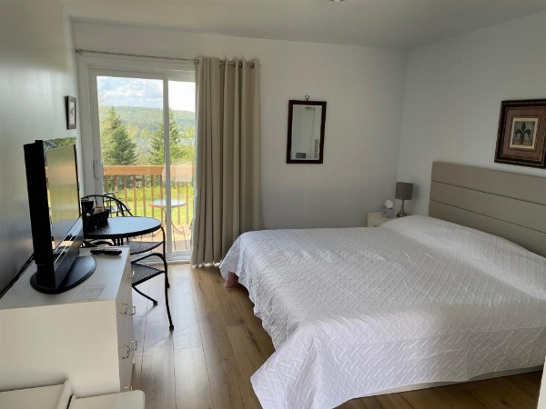 Auberge Motel Panorama image 26